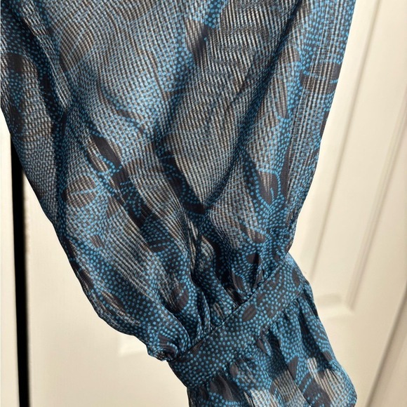 NWT! Ann Taylor Blue & Black Floral Blouse size XL - Picture 5 of 7
